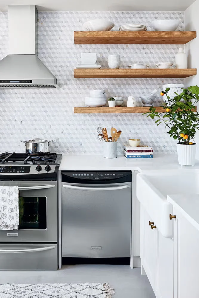 39 Stylish Modern Kitchen Ideas with Decorative Open Shelving