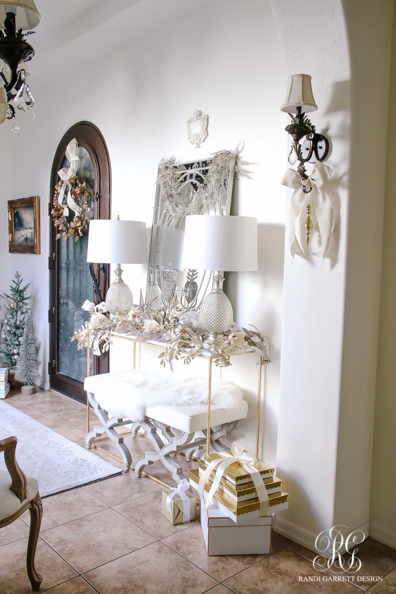 Glam Hallway Console with Gold and White Christmas Decor Glam Hallway Console with Gold and White Christmas Decor — Christmas Entryway Decor