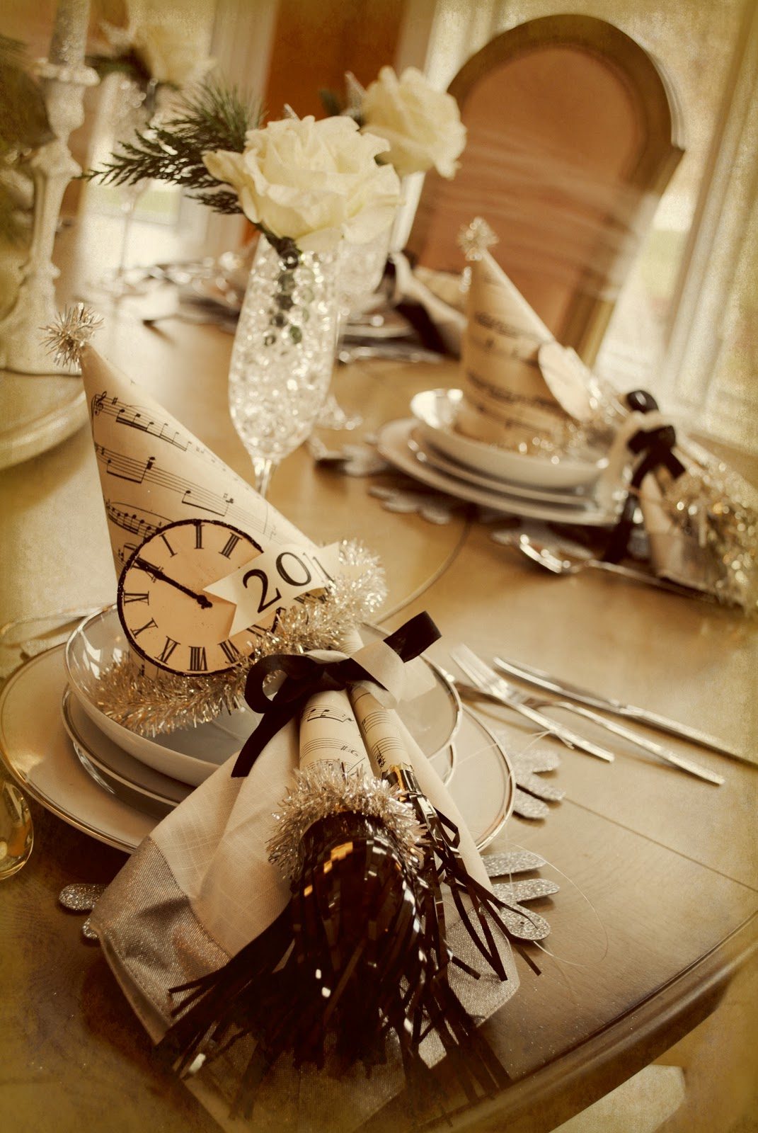 Individual Place Settings Elegant New Year's Eve Table with Clock-Themed Party Hats Individual Place Settings Elegant New Year's Eve Table with Clock-Themed Party Hats — New Years Eve Table Decor