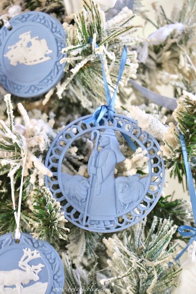 Flocked Tree with Blue Wedgwood-Style Ornaments Flocked Tree with Blue Wedgwood-Style Ornaments — Blue Christmas Decor