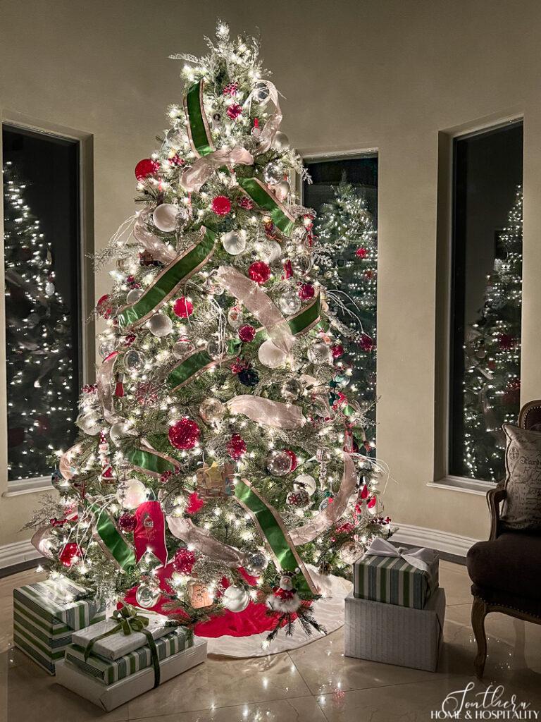 Elegantly Decorated Christmas Tree with Red and Green Ribbons Elegantly Decorated Christmas Tree with Red and Green Ribbons — Red and Green Christmas Decor