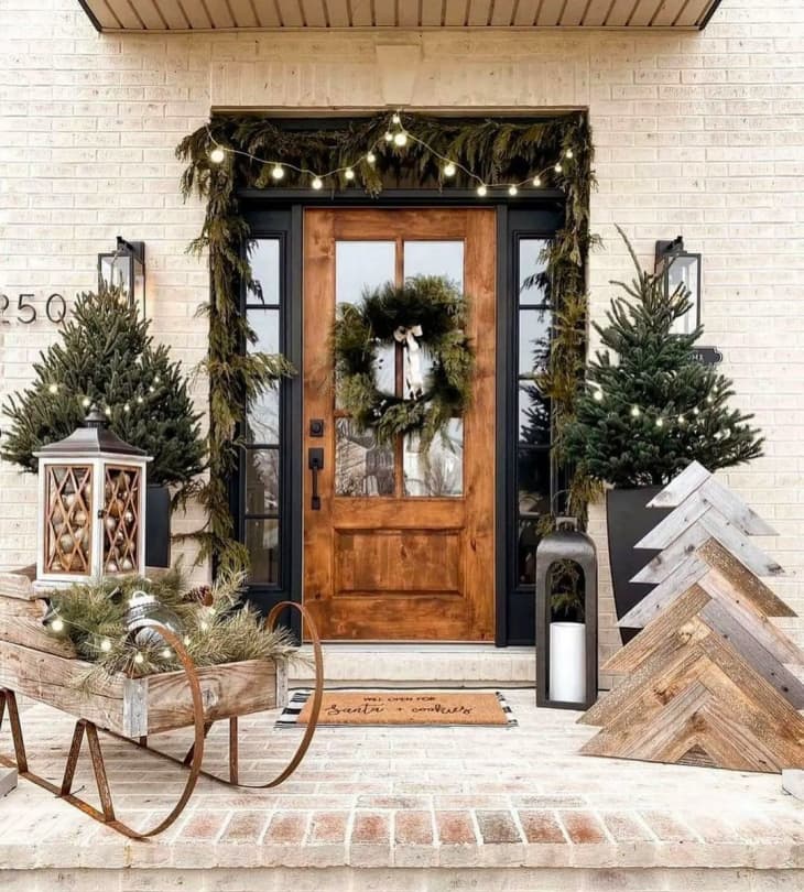 Minimalist Door Decor Visual Idea Minimalist Door Decor Visual Idea — Christmas Front Door Decor