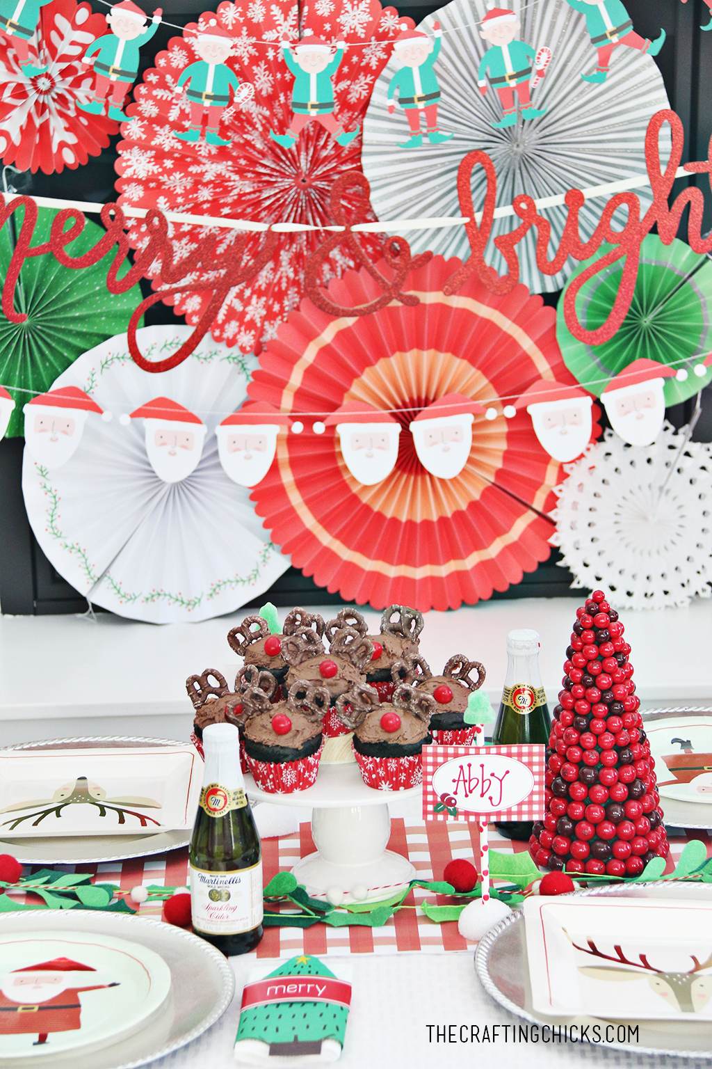 Playful Table Setting Featuring Reindeer Cupcakes and Festive Banners — Christmas Party Decor