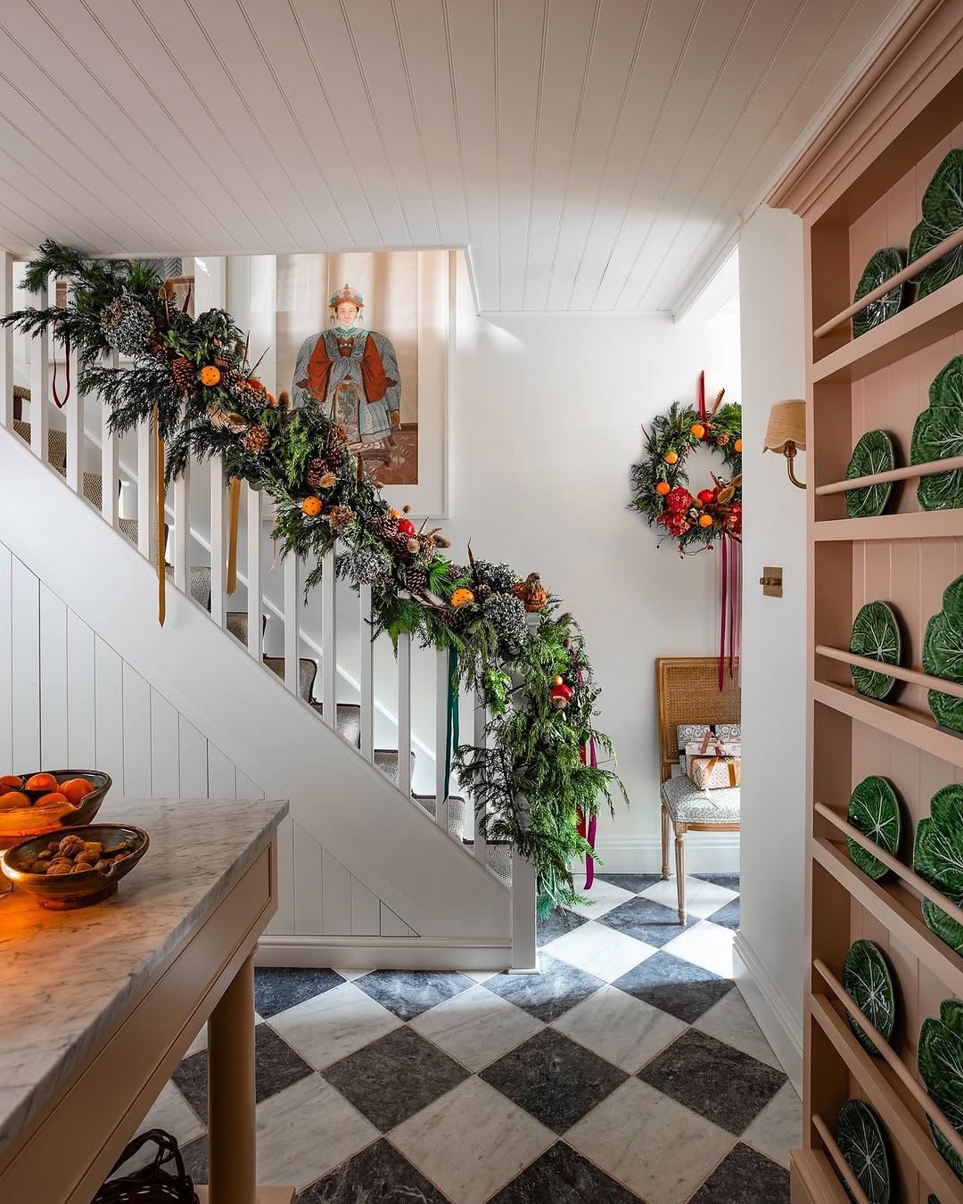 Traditional Staircase with Fruit and Pinecone Garland Traditional Staircase with Fruit and Pinecone Garland — Christmas Staircase Decor