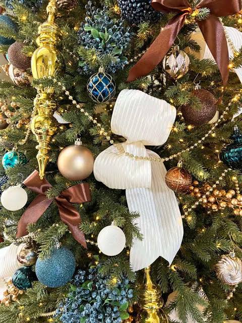 Blue, Bronze, and Gold Christmas Tree Ornaments Blue, Bronze, and Gold Christmas Tree Ornaments — Blue Christmas Decor