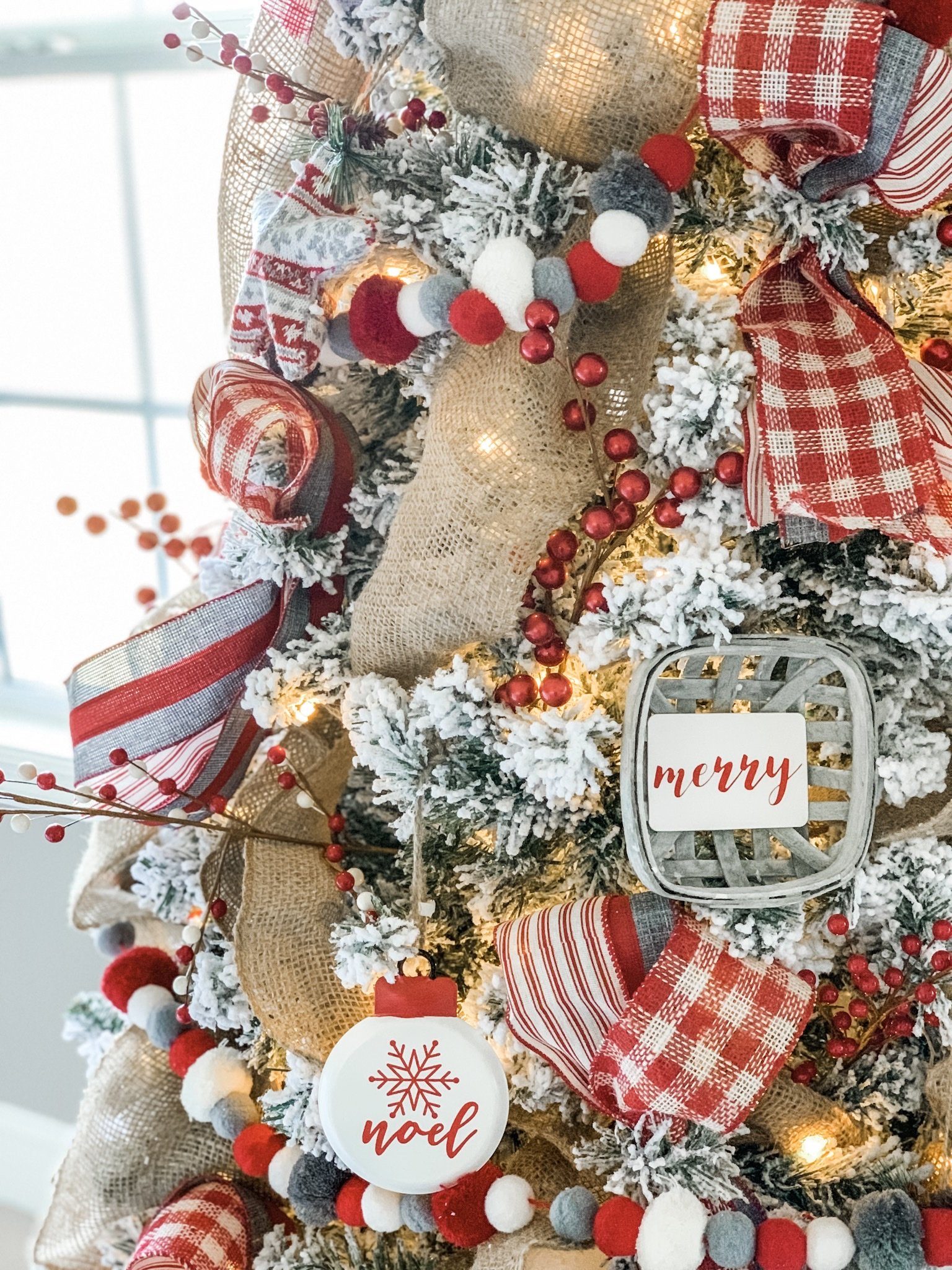 Rustic Charm Details: Burlap and Felt Garlands on Flocked Tree Rustic Charm Details: Burlap and Felt Garlands on Flocked Tree — Flocked Christmas Tree Decor