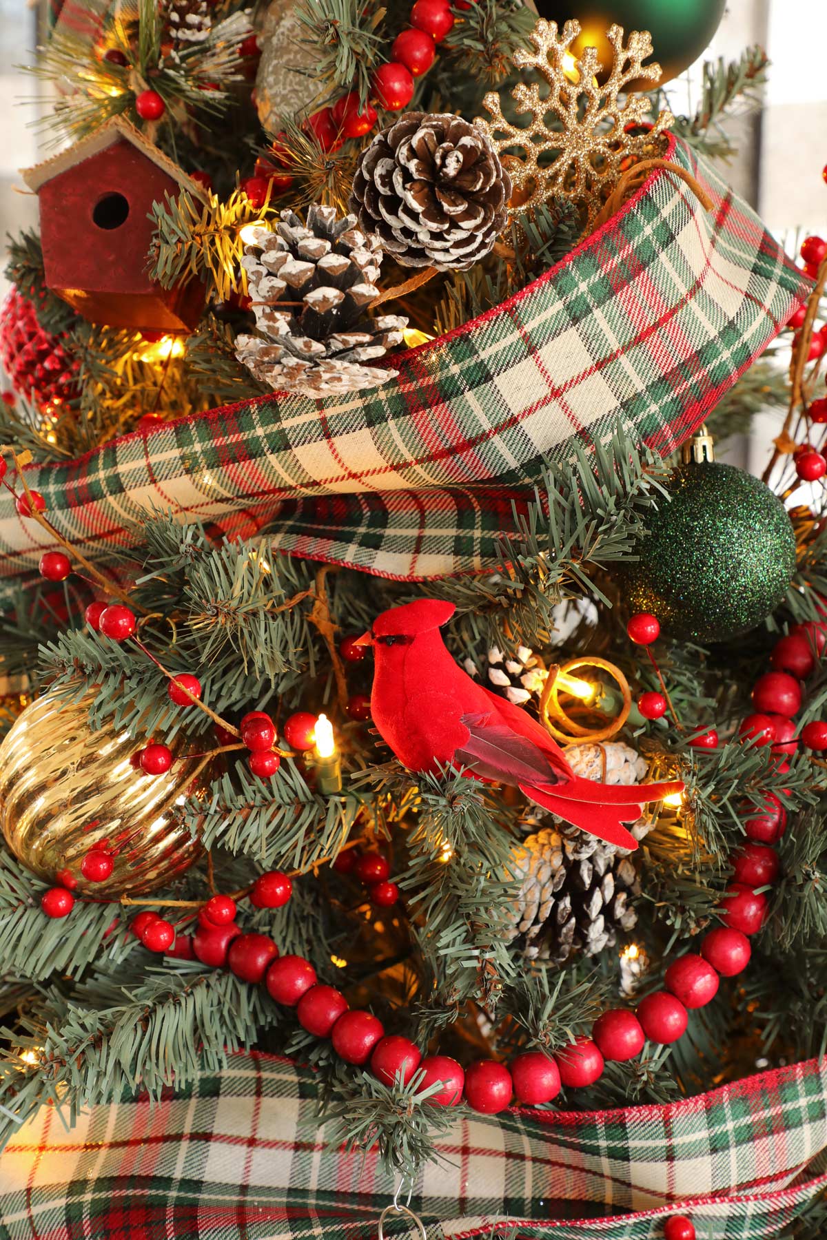 Traditional Red and Green Plaid Ribbon Accents Traditional Red and Green Plaid Ribbon Accents — Christmas Tree Ribbon