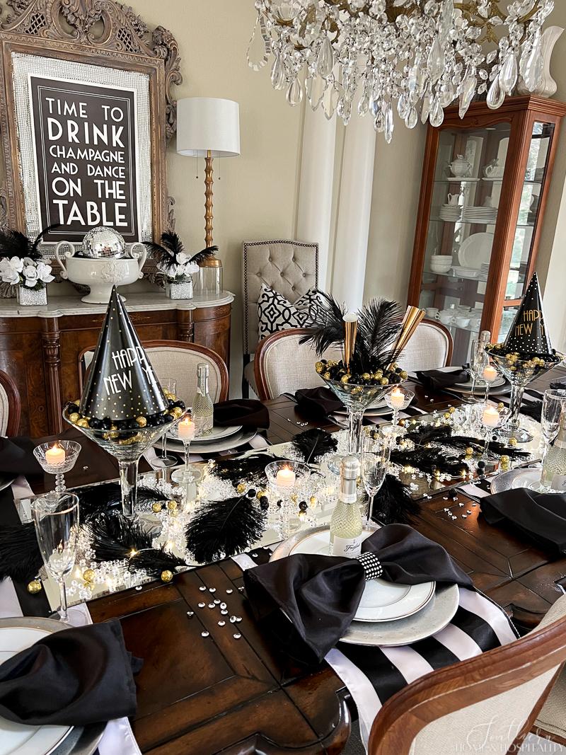 Glamorous New Year's Eve Dining Room with Martini Glass Centerpieces Glamorous New Year's Eve Dining Room with Martini Glass Centerpieces — New Years Eve Table Decor