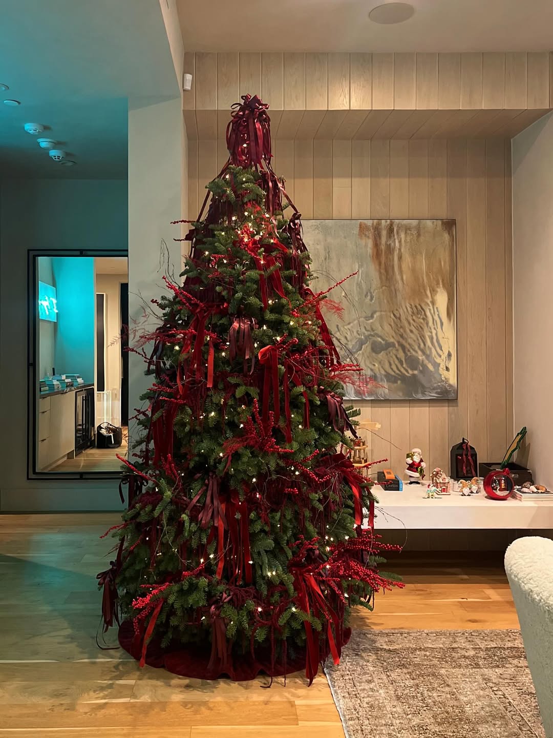 Dramatic Modern Tree with Vibrant Red Ribbons Dramatic Modern Tree with Vibrant Red Ribbons — Christmas Tree Trends 2026