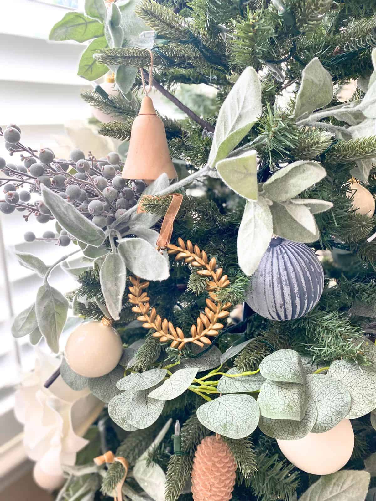 Soft Coastal Christmas Tree Decor Soft Coastal Christmas Tree Decor — Coastal Christmas Decor