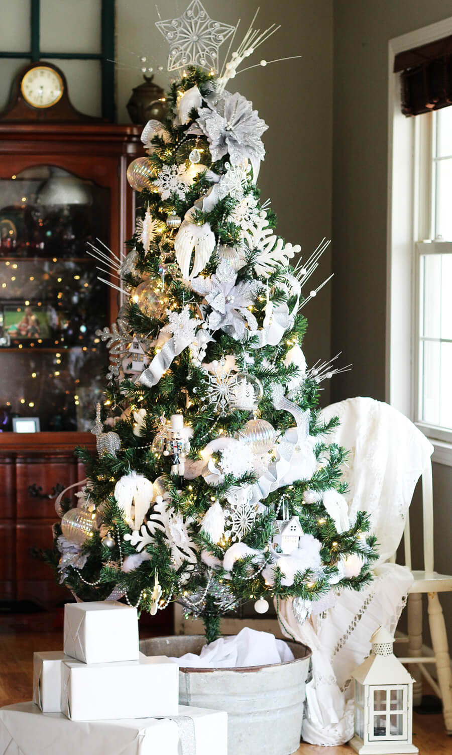 White and Silver Christmas Tree in a Winter Wonderland Theme — White Christmas Tree Decor