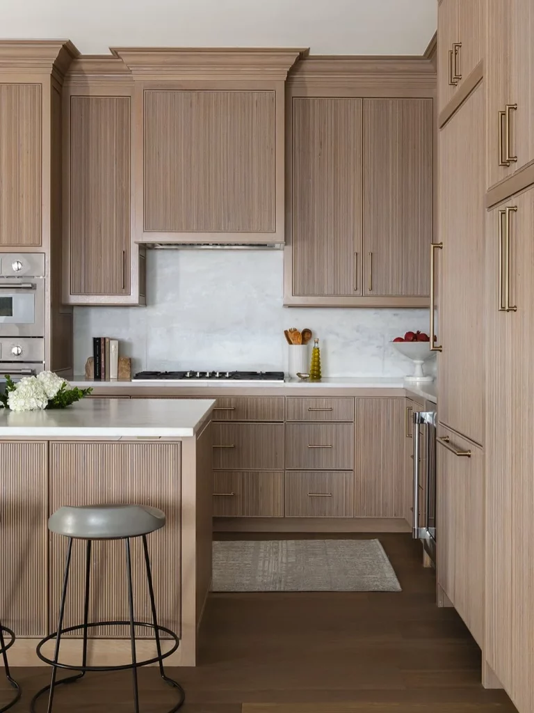 34 Minimalist White Oak Kitchen Ideas for a Warm and Modern Home
