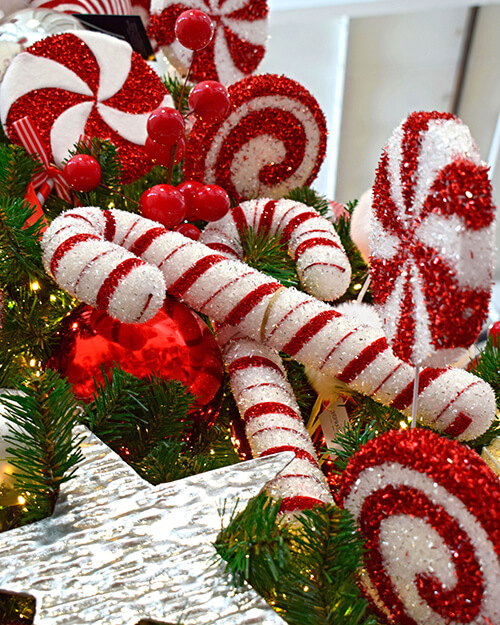 Detail Vignette Sparkling Candy Cane Ornaments on a Christmas Tree — Candy Cane Christmas Decor
