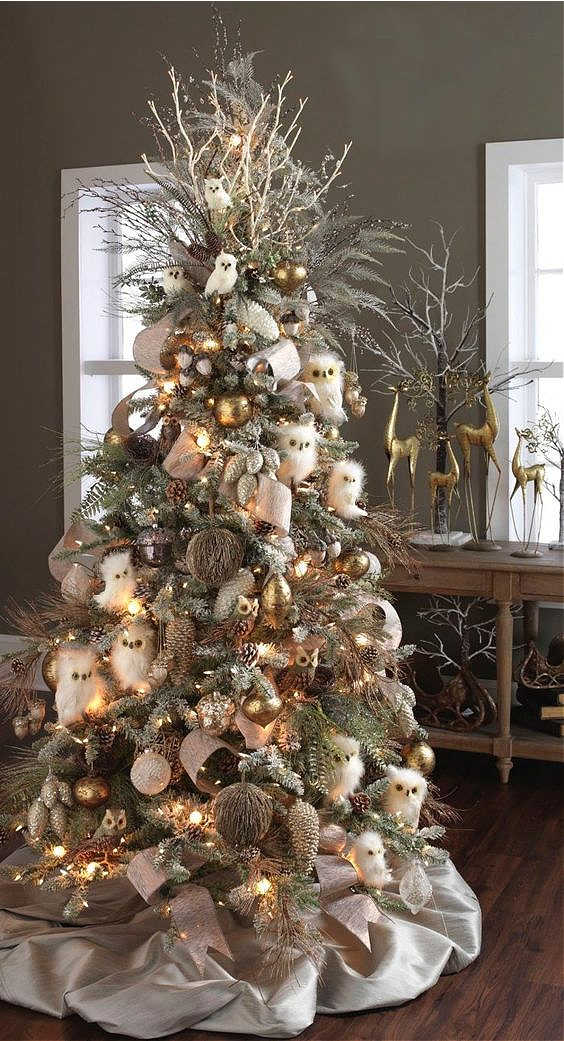 Woodland Theme with Owl Ornaments and Natural Elements — Elegant Christmas Tree