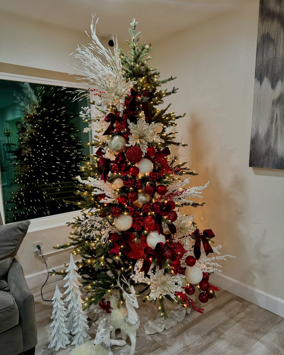 Glamorous Christmas Tree with Burgundy, Red, and White Accents — Burgundy Christmas Decor