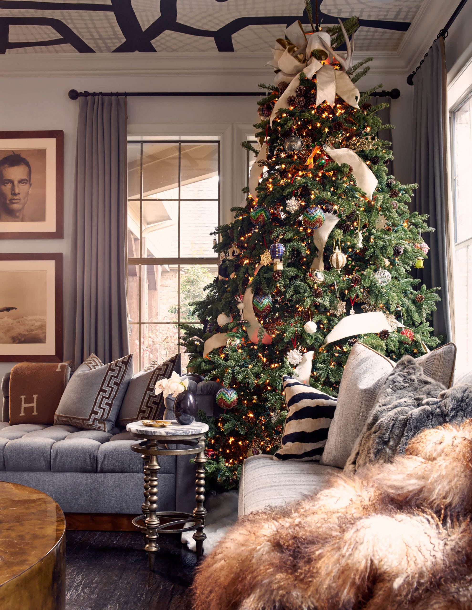 Elegant Christmas Tree with Gold Ribbon in a Modern Grey Living Room — Modern Christmas Decor