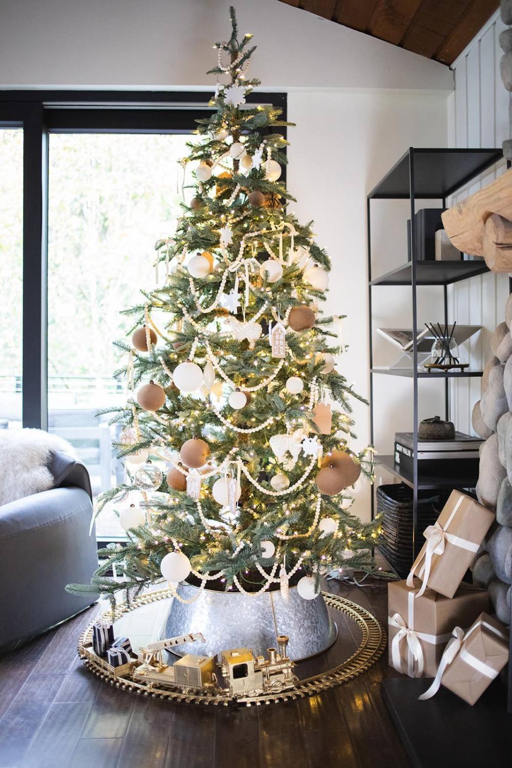 Wide Room Shot Modern Rustic Living Room with Ornate Christmas Tree — Elegant Christmas Decor
