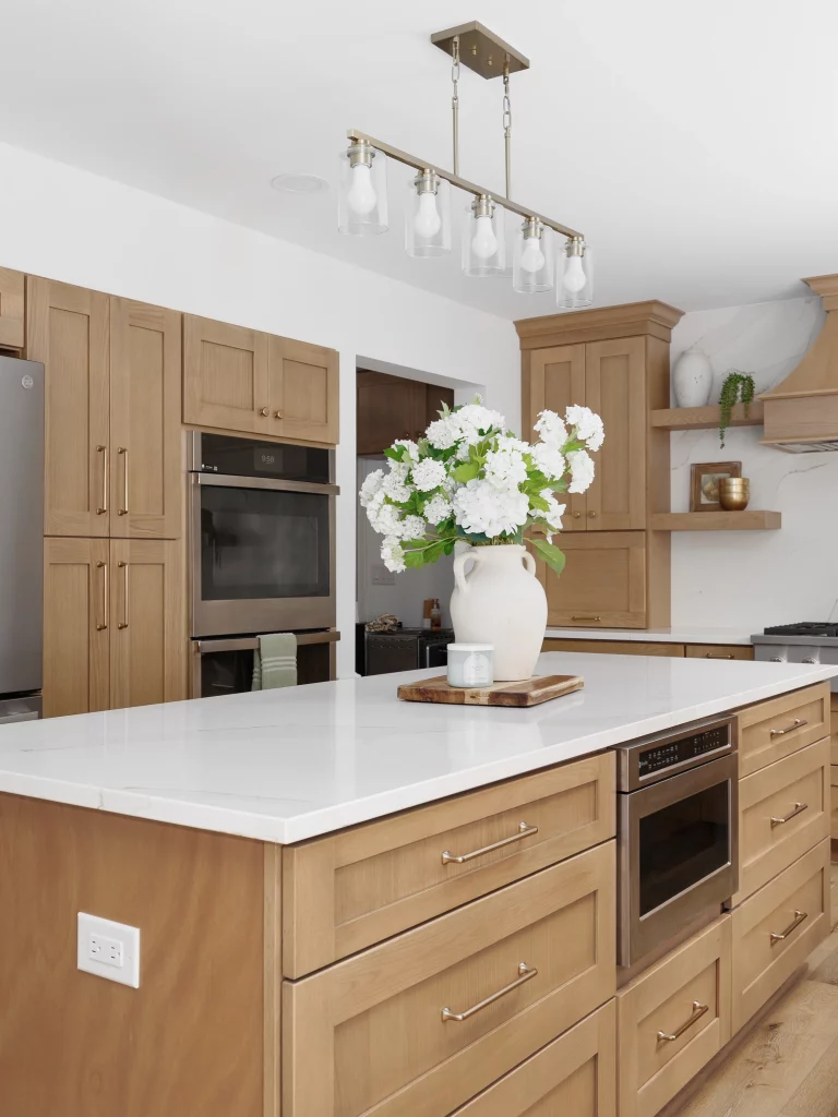 34 Minimalist White Oak Kitchen Ideas for a Warm and Modern Home
