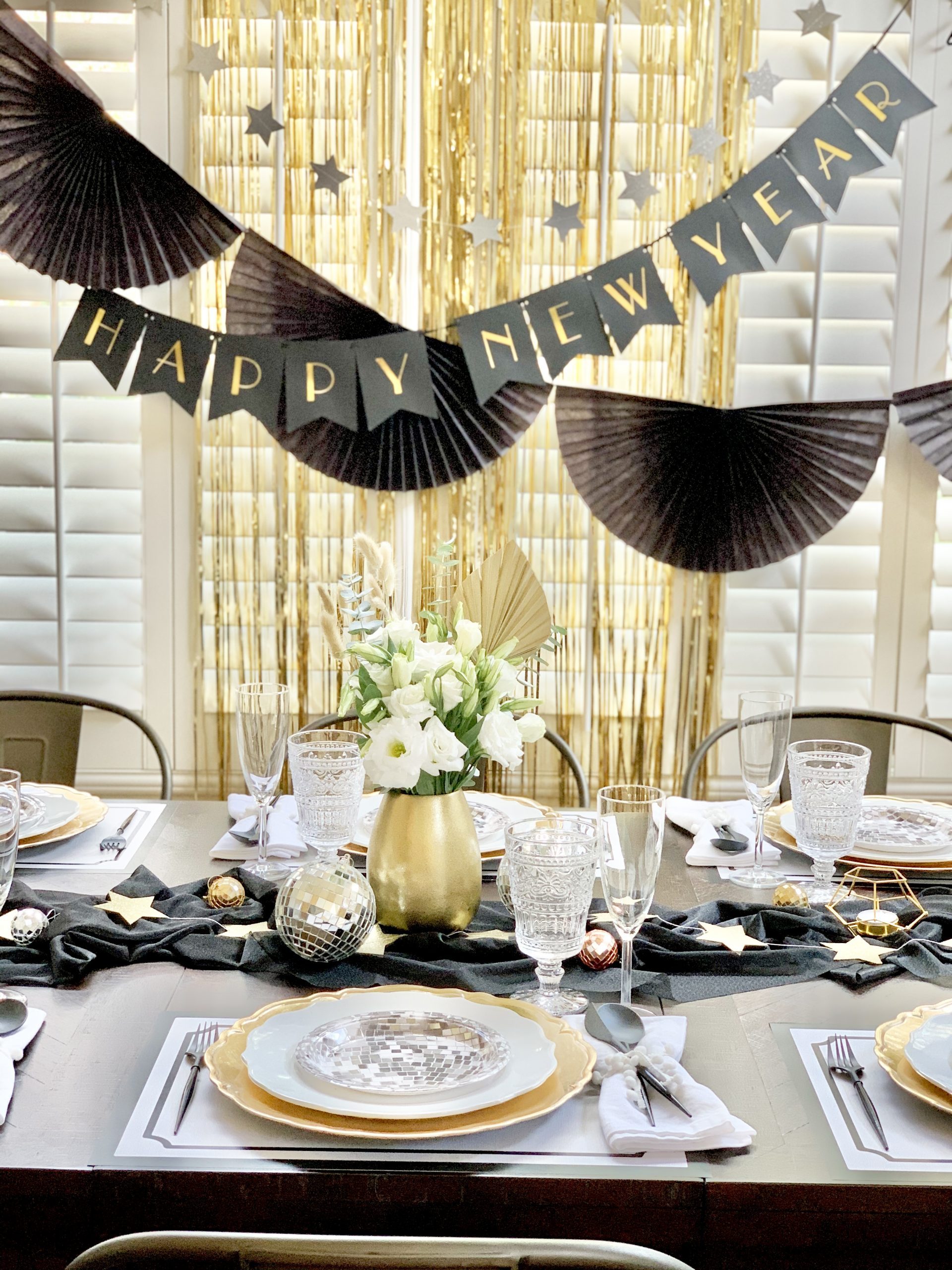 Glass Gold Metal Fabric Paper Elegant New Year's Eve Table with Floral Centerpiece and Disco Balls Glass Gold Metal Fabric Paper Elegant New Year's Eve Table with Floral Centerpiece and Disco Balls — New Years Eve Table Deco