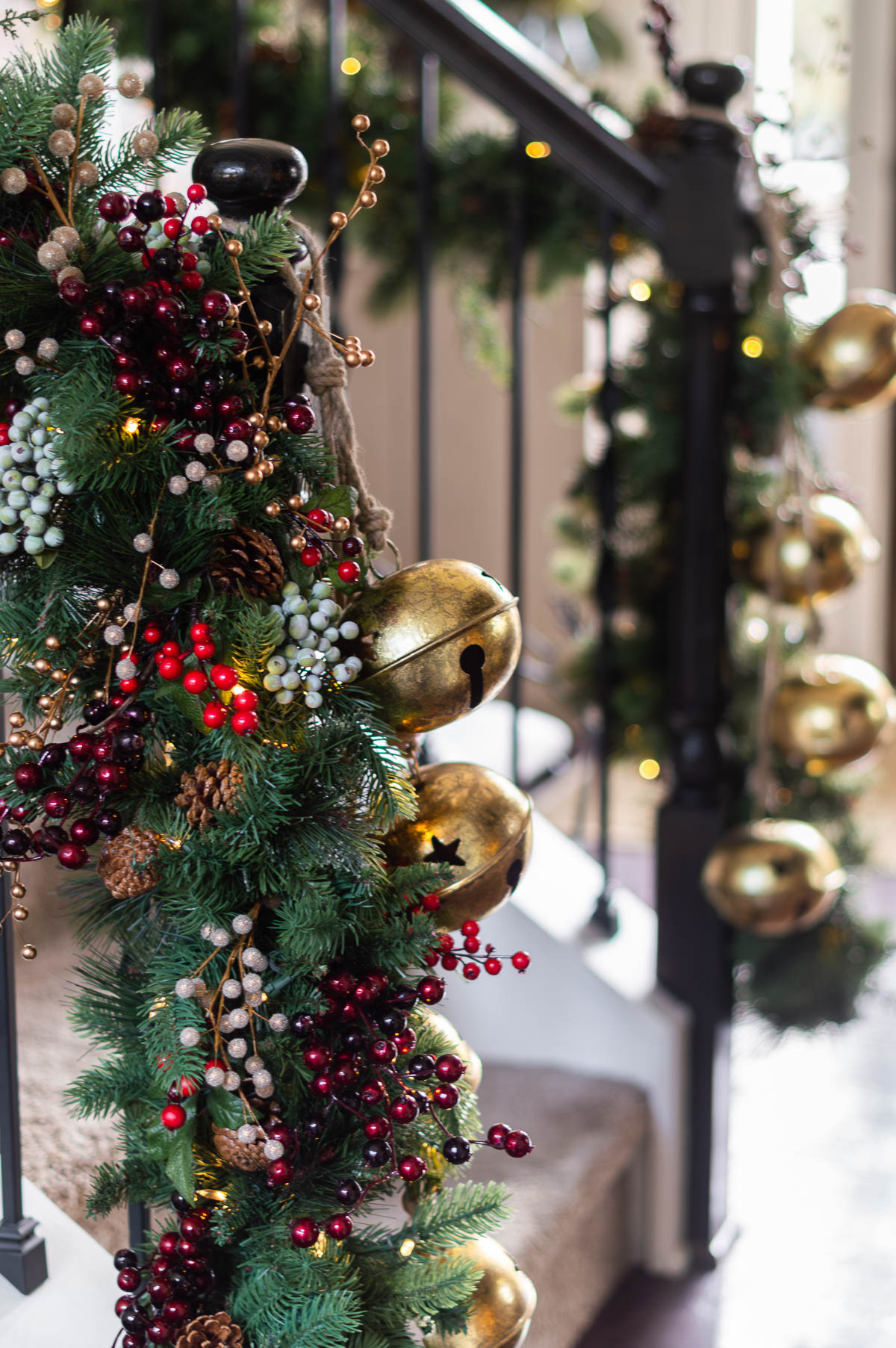 Traditional Staircase Garland with Gold Bells Traditional Staircase Garland with Gold Bells — Christmas Tree Trends 2026