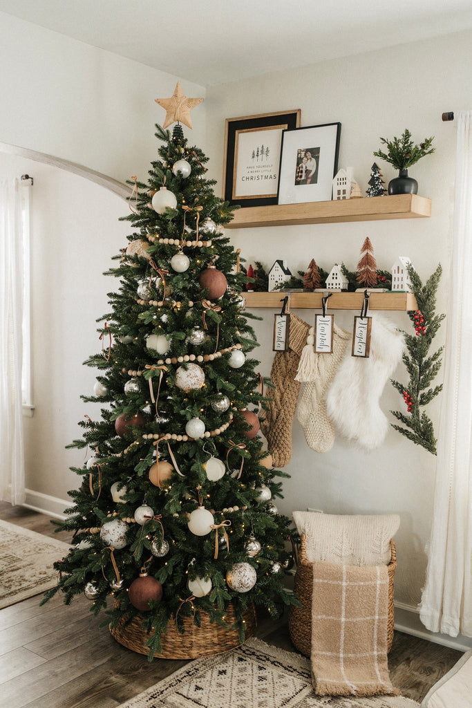 Modern Living Room Christmas Tree and Shelf Display — Simple Christmas Decor