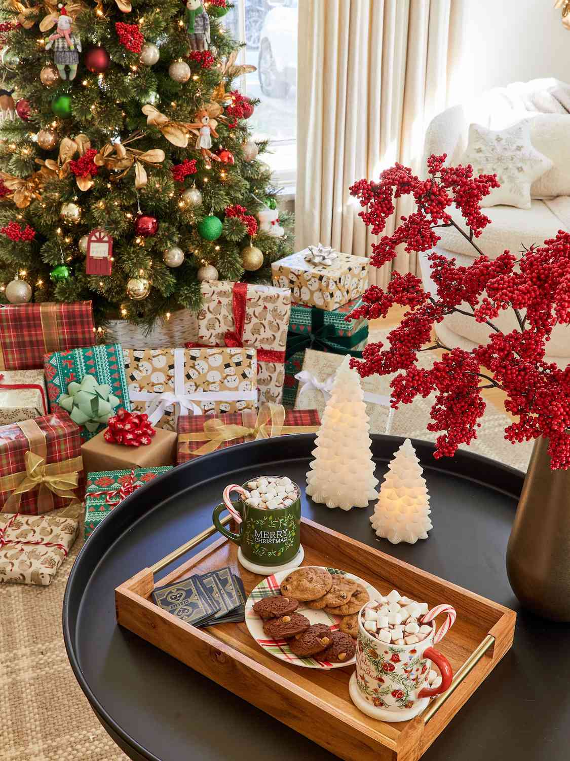 Festive Coffee Table Tray with Hot Chocolate and Treats Festive Coffee Table Tray with Hot Chocolate and Treats — Christmas Coffee Table Decor