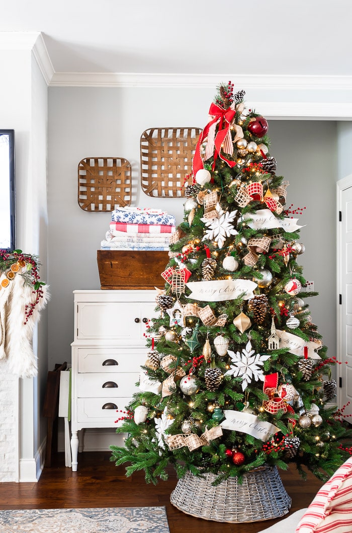 Rustic Elegant Christmas Tree with Natural Elements — Elegant Christmas Decor