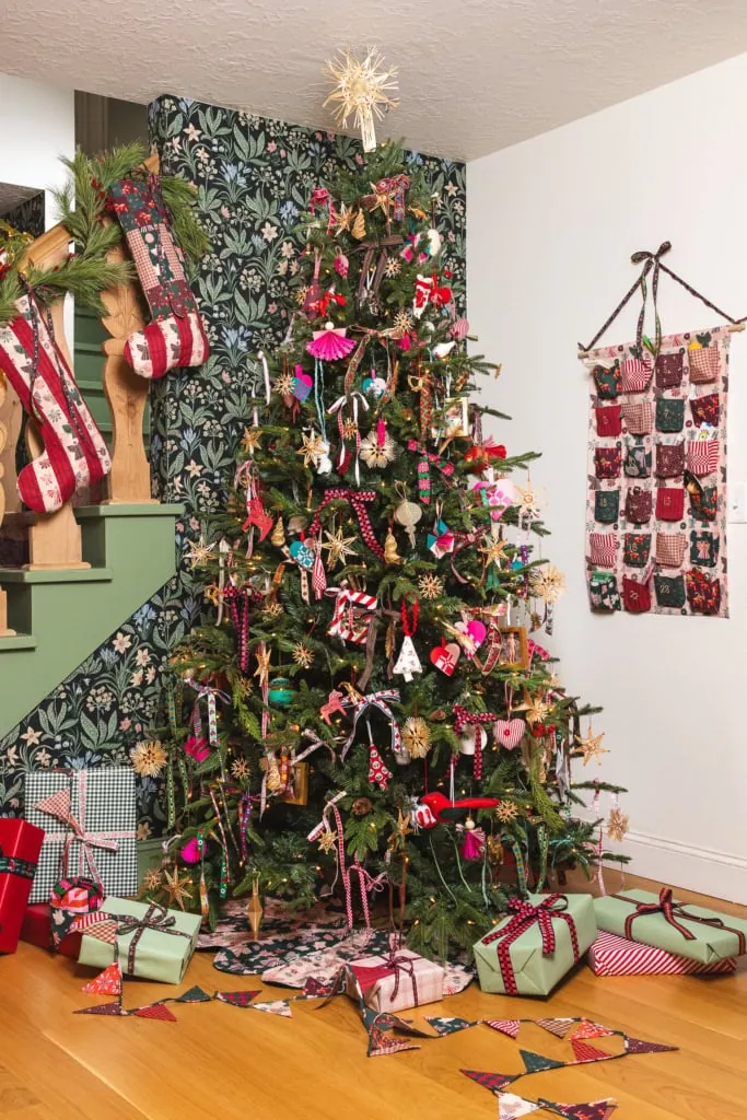 Traditional Hallway with Decorated Christmas Tree and Stockings on Staircase — Traditional Christmas Decor