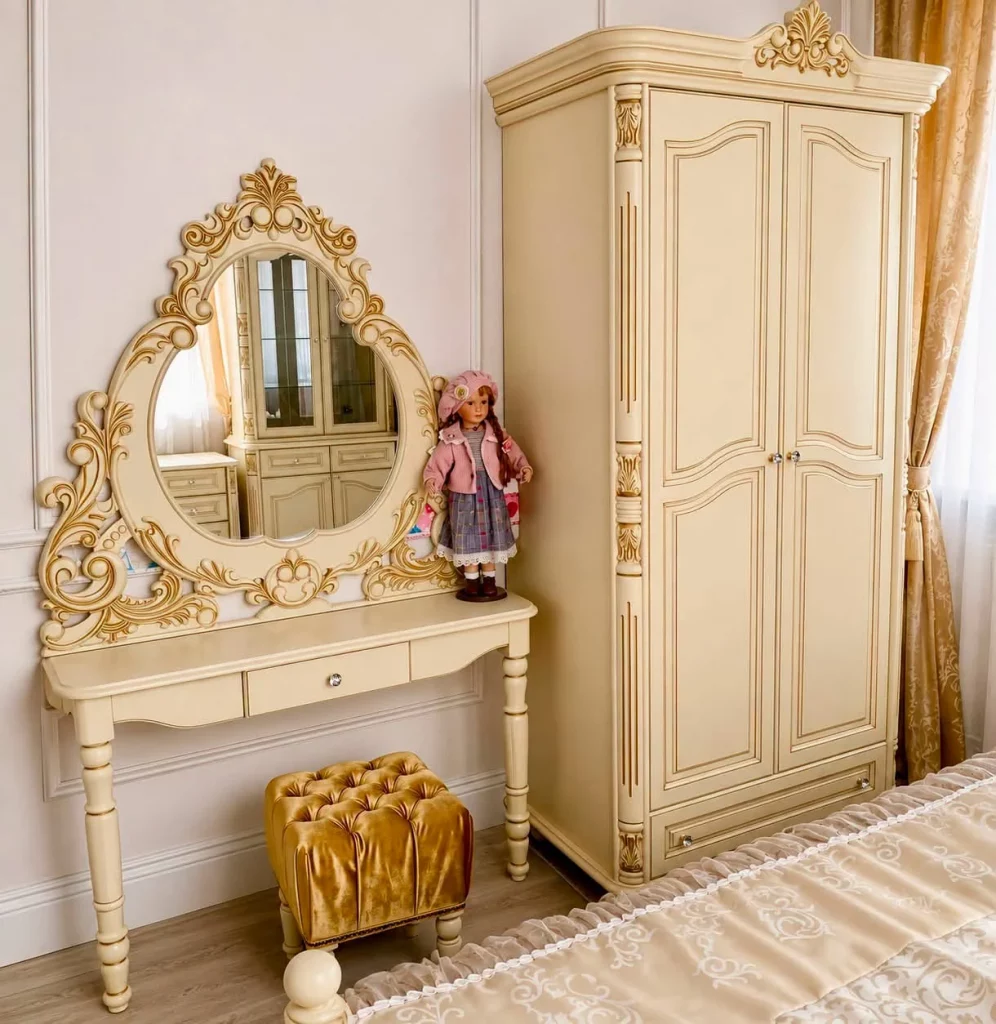 56 Old-World Inspired Furniture Ideas for a Sophisticated Home