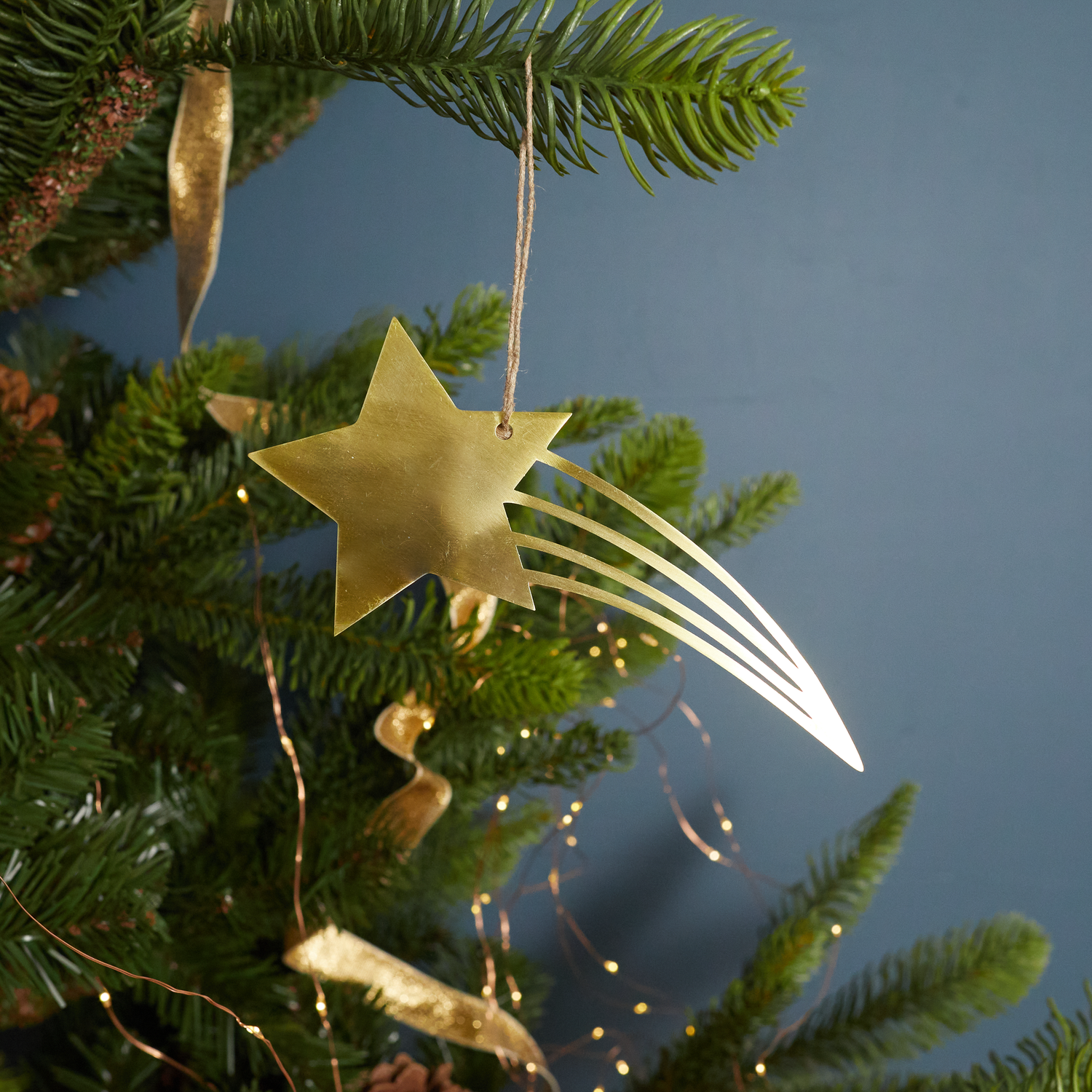 Elegant Gold Shooting Star Topper for a Modern Tree — Christmas Tree Topper