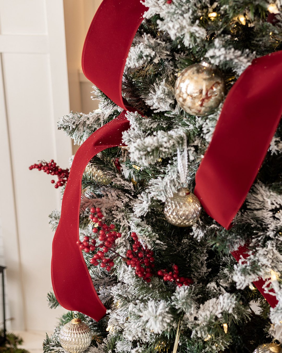 Bold Red Velvet Ribbon on a Flocked Tree Bold Red Velvet Ribbon on a Flocked Tree — Christmas Tree Ribbon