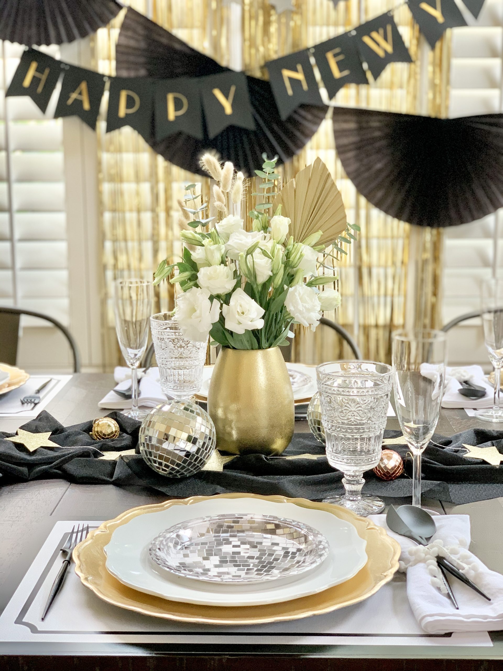 Elegant New Year's Eve Table with Floral Centerpiece and Disco Balls Elegant New Year's Eve Table with Floral Centerpiece and Disco Balls — New Years Eve Table Decor