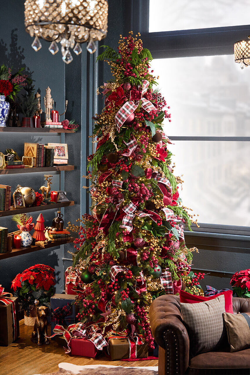 Traditional Christmas Tree with Abundant Red Berries Traditional Christmas Tree with Abundant Red Berries — Christmas Tree Themes