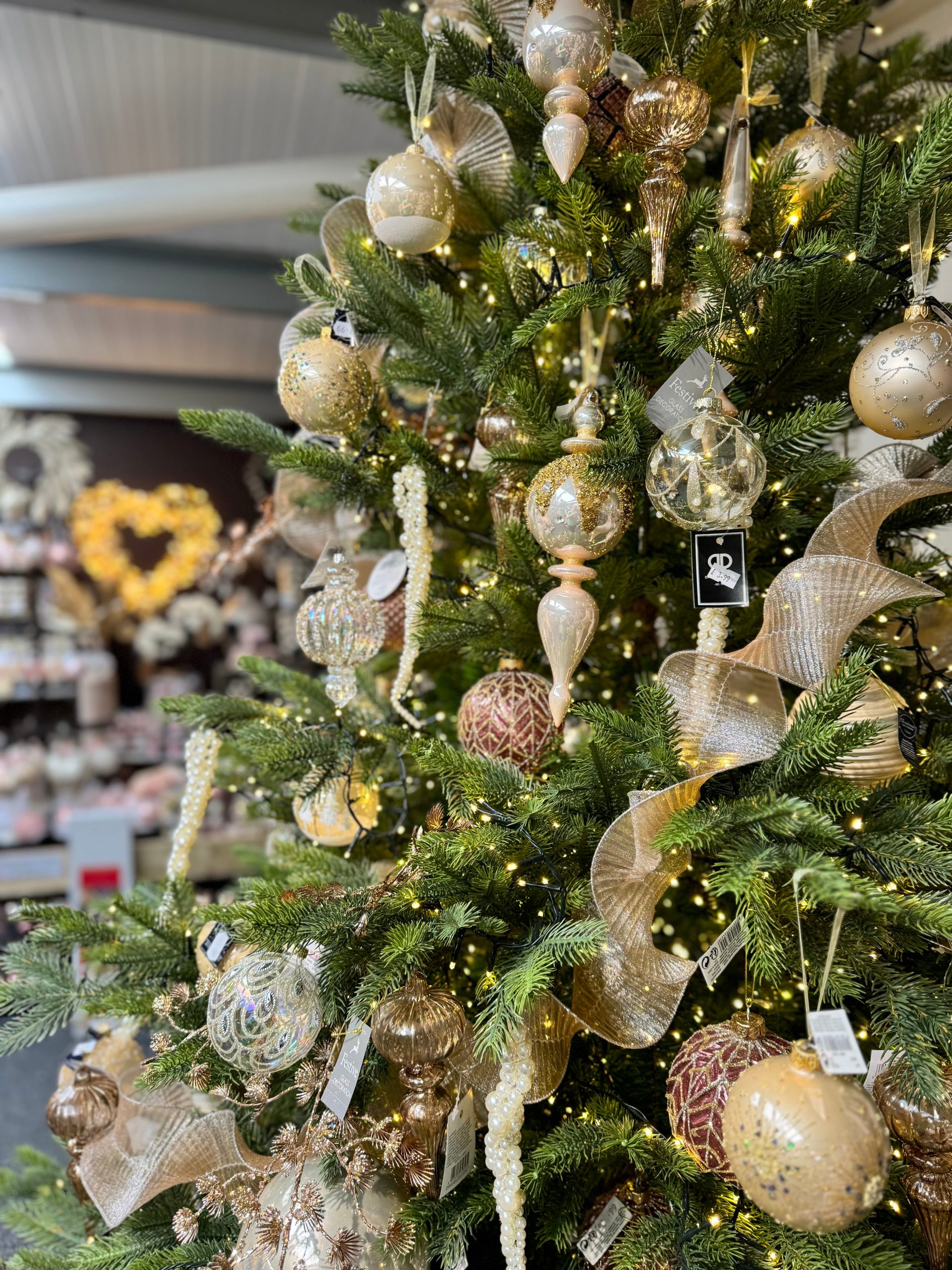 Elegant Gold and Cream Tree with Ornate Baubles Elegant Gold and Cream Tree with Ornate Baubles — Christmas Tree Trends 2026