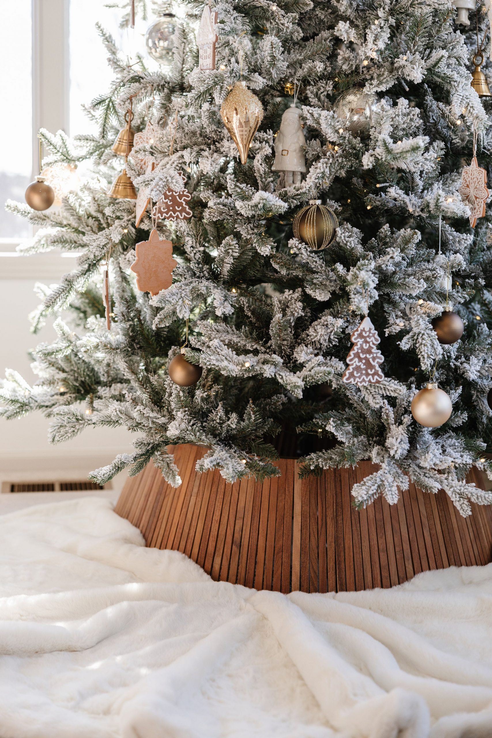 Frosted Branches and Gingerbread Accents for a Cozy Modern Rustic Tree — Elegant Christmas Tree
