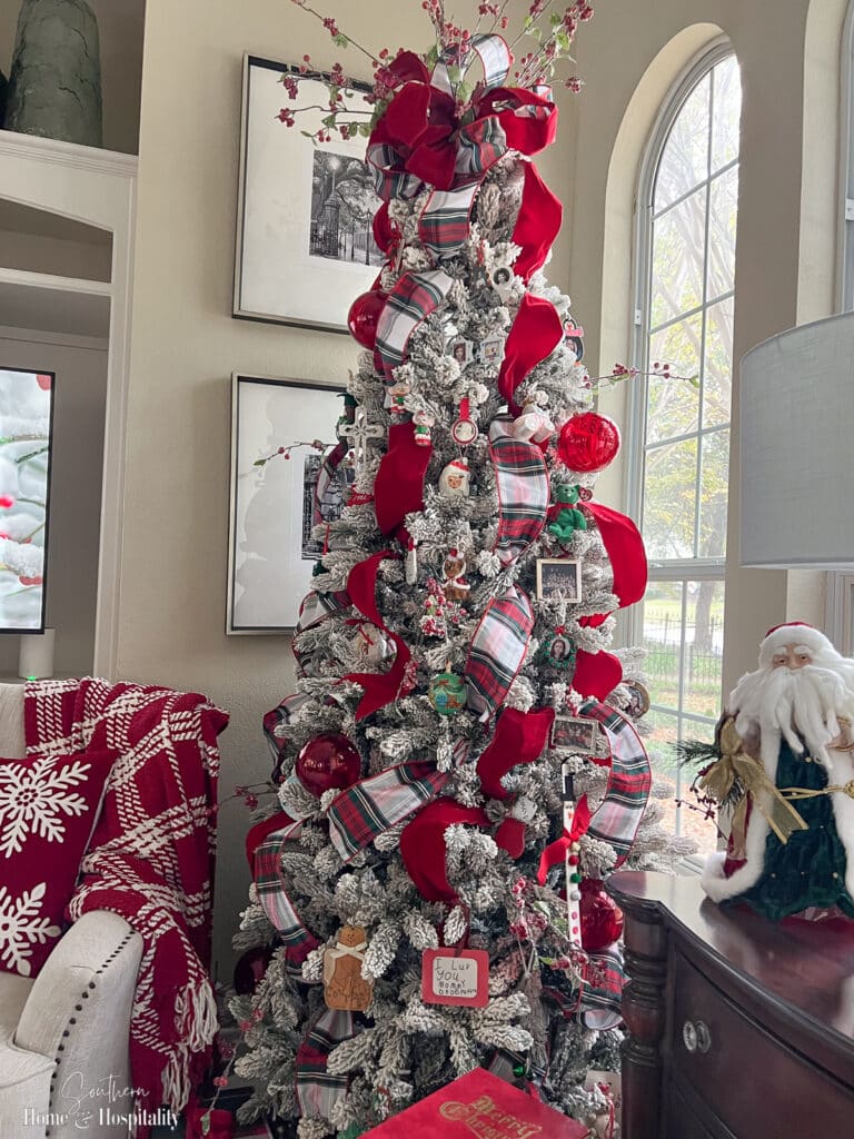 Living Room Traditional Flocked Tree with Red and White Plaid Ribbon — Christmas Tree Decorating