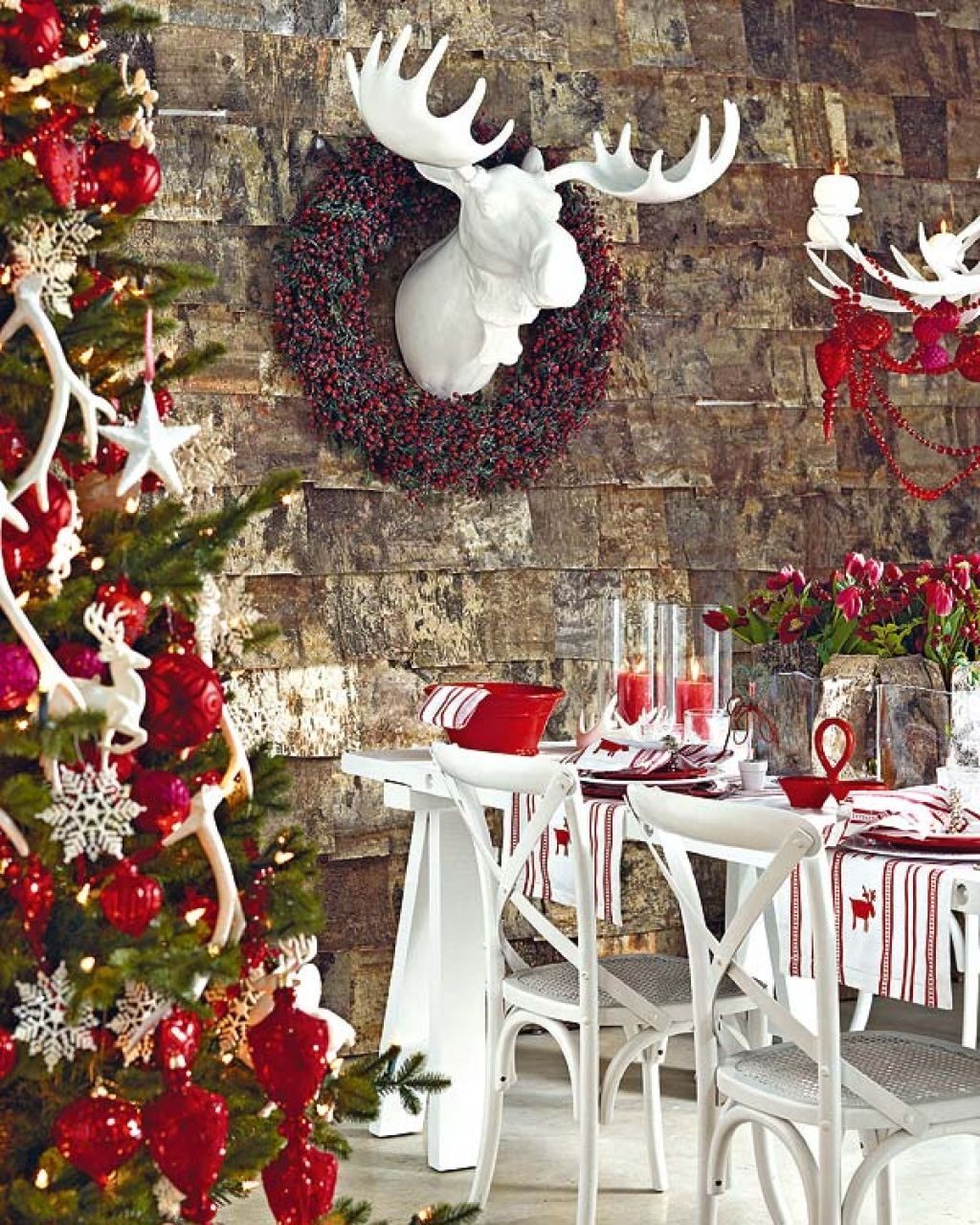 Rustic Dining Room with Moose Head Wreath and Festive Table — Christmas Party Decor