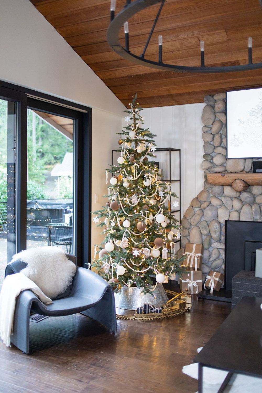 Cozy Modern Living Room Corner with Flocked Christmas Tree — Modern Christmas Decor