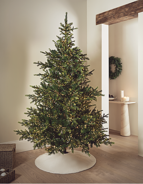 Modern Luxury Pre-Lit Tree with Green, White, and Gold Accents — Elegant Christmas Tree