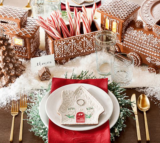 Elegant Holiday Tablescape Featuring Gingerbread House Place Settings — Gingerbread Christmas Decor