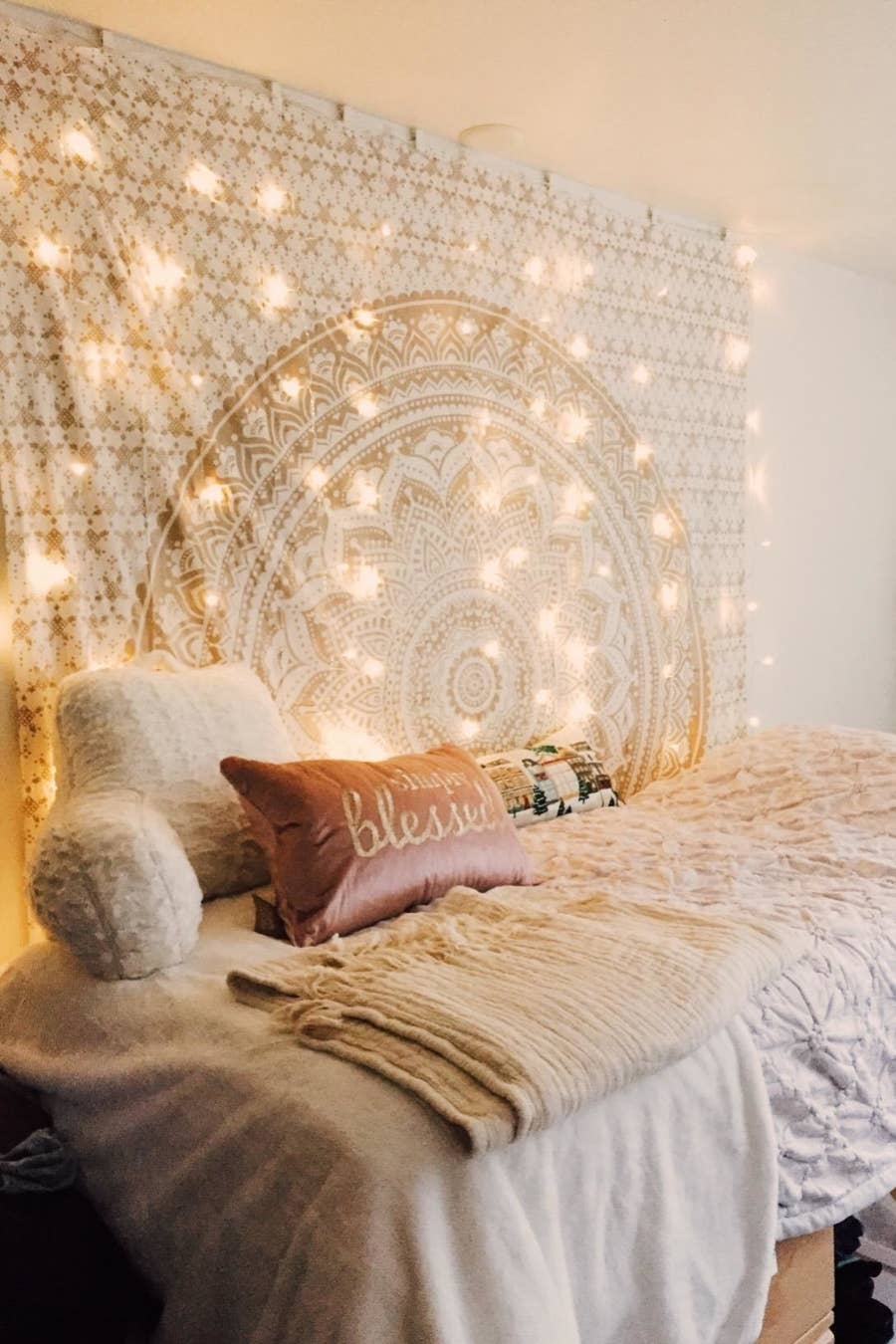 Boho Bedroom with Fairy Lights Over a Mandala Tapestry Boho Bedroom with Fairy Lights Over a Mandala Tapestry — Christmas Fairy Lights Wall