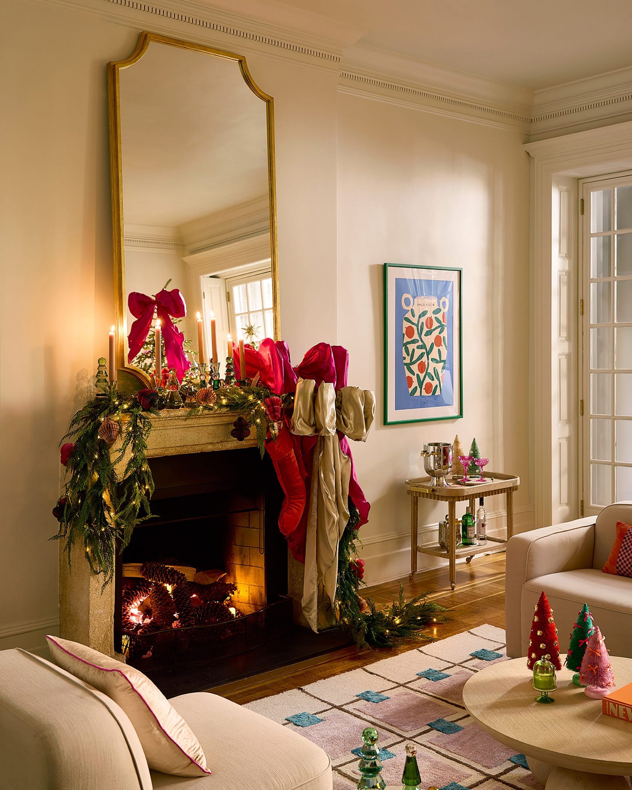 Contemporary Fireplace with Oversized Pink Bow Garland and Bar Cart Contemporary Fireplace with Oversized Pink Bow Garland and Bar Cart — Christmas Fireplace Decor