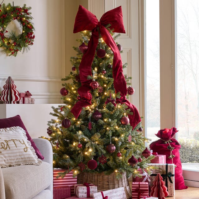 Bold Traditional Tree with Oversized Red Velvet Bow Bold Traditional Tree with Oversized Red Velvet Bow — Christmas Tree Trends 2026