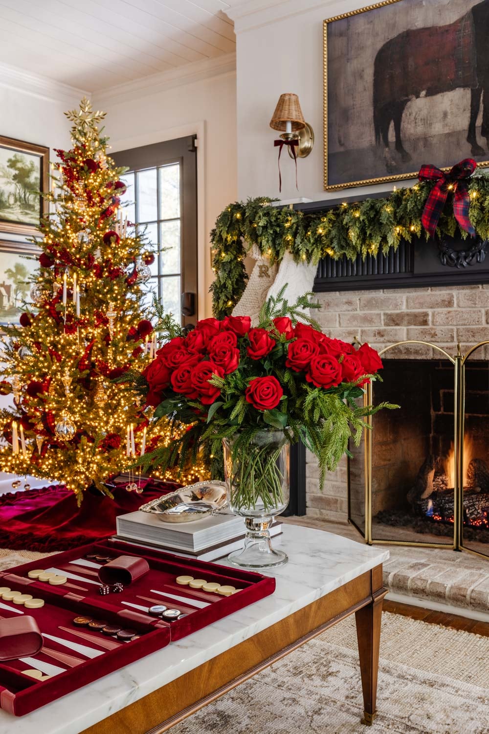 Classic Living Room with a Decorated Tree and Luxurious Touches Classic Living Room with a Decorated Tree and Luxurious Touches — Cozy Christmas Decor