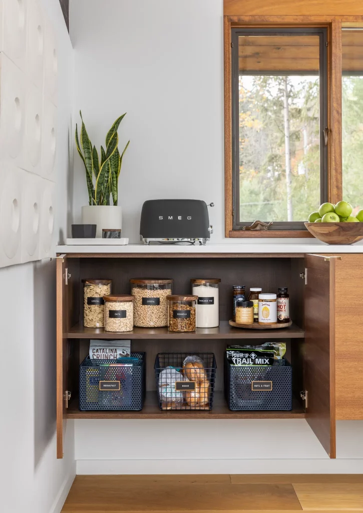 46 Modern Pantry Organization Ideas For Small Kitchens
