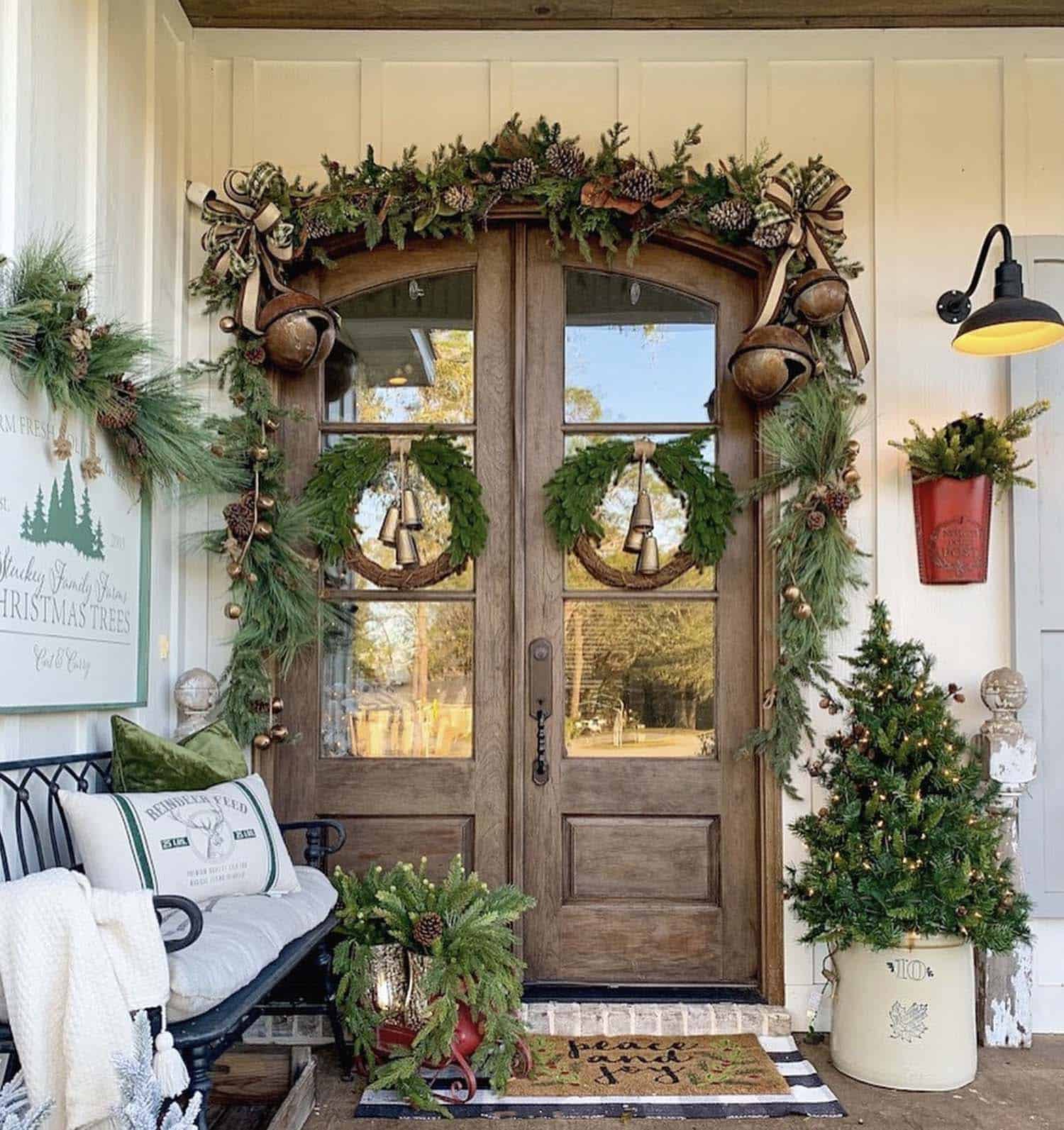 Elegant Farmhouse Visual Idea Elegant Farmhouse Visual Idea — Christmas Front Door Decor