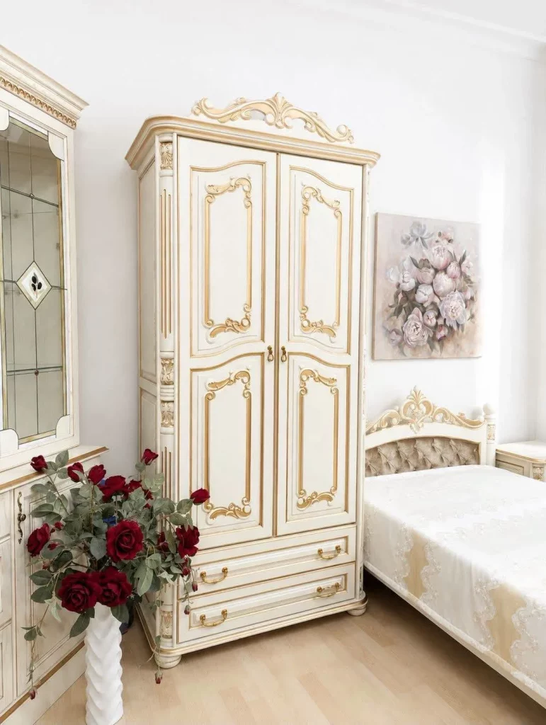 56 Old-World Inspired Furniture Ideas for a Sophisticated Home
