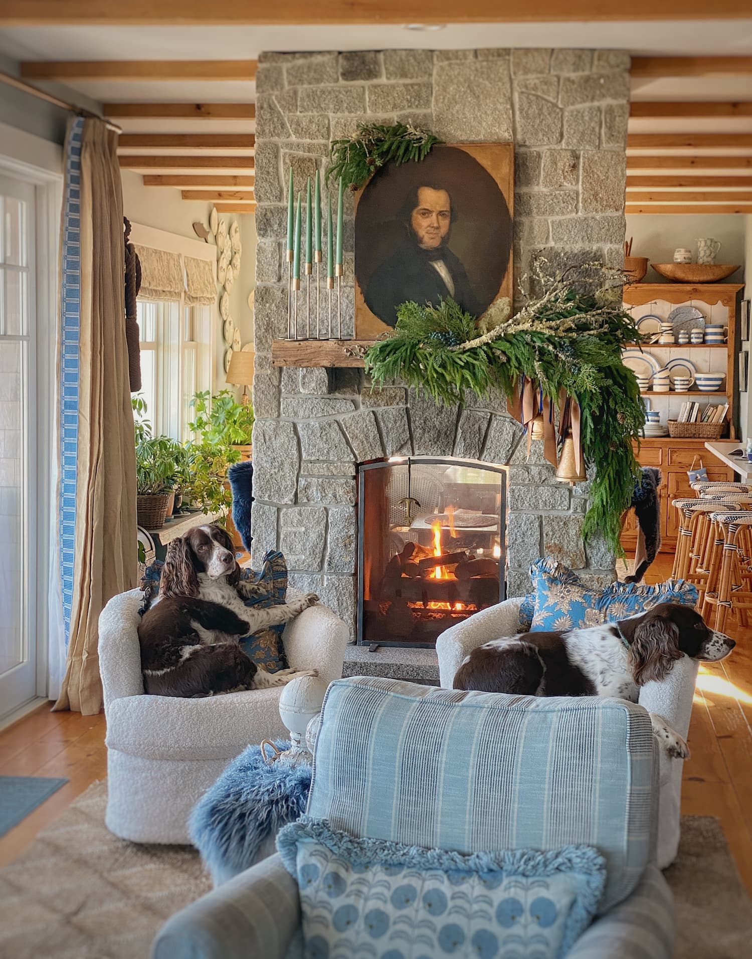 Cozy Farmhouse Living Room Centered Around a Stone Fireplace Cozy Farmhouse Living Room Centered Around a Stone Fireplace — Christmas Living Room Decor