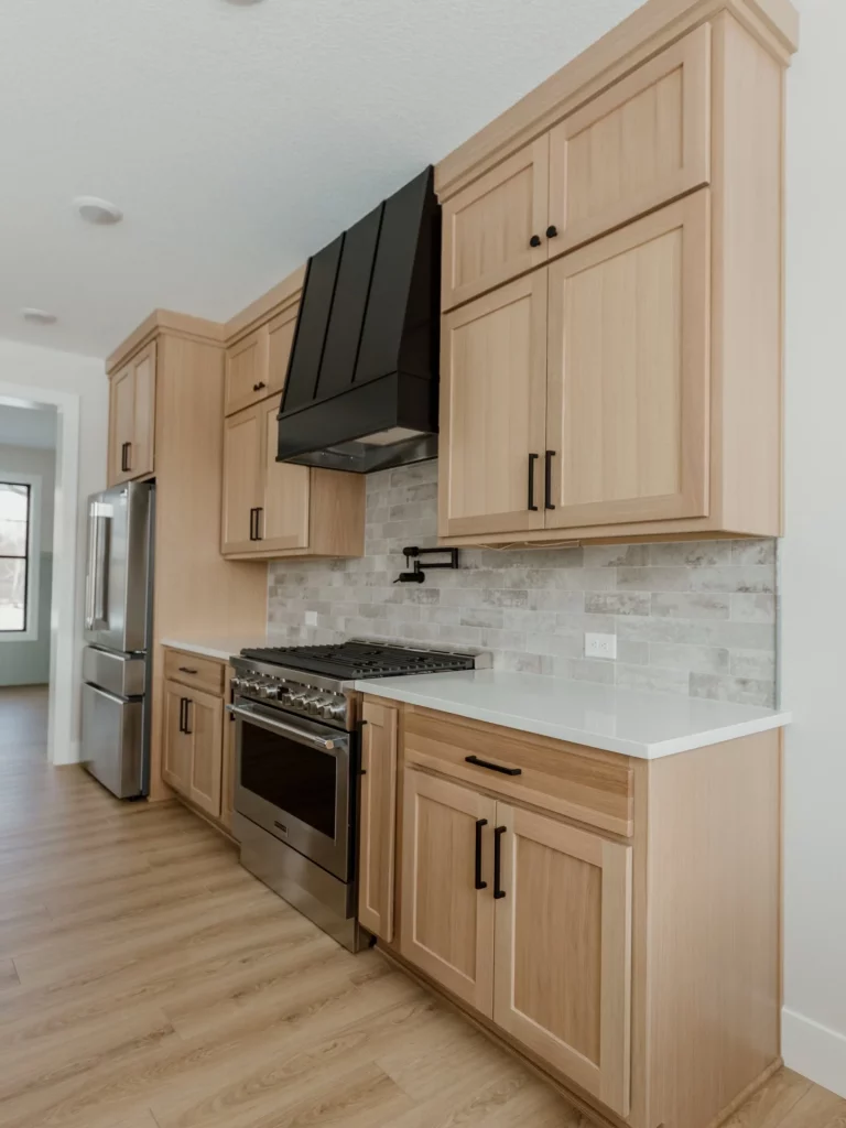 34 Minimalist White Oak Kitchen Ideas for a Warm and Modern Home