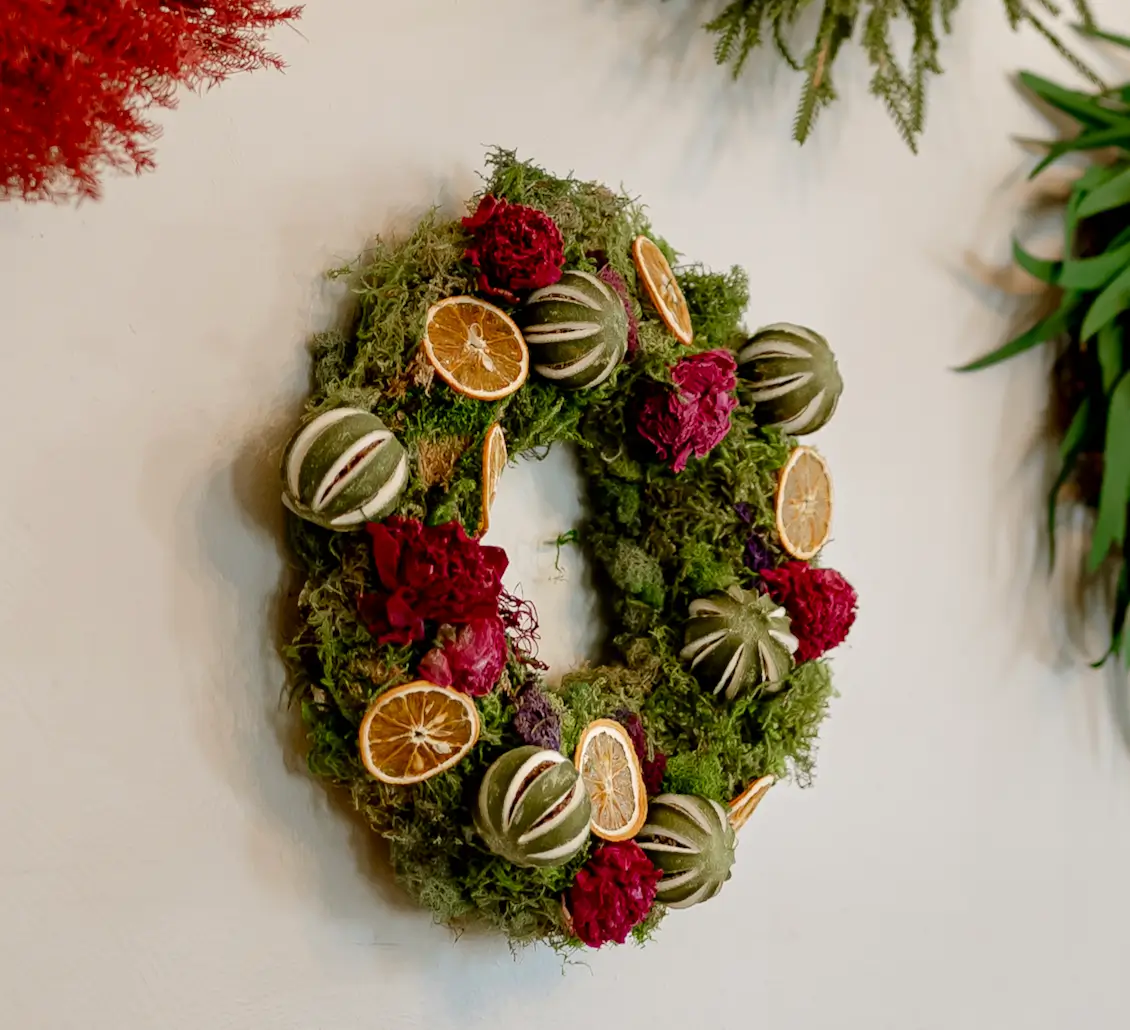 Organic Moss Wreath with Dried Fruit and Botanicals — DIY Christmas Wreath